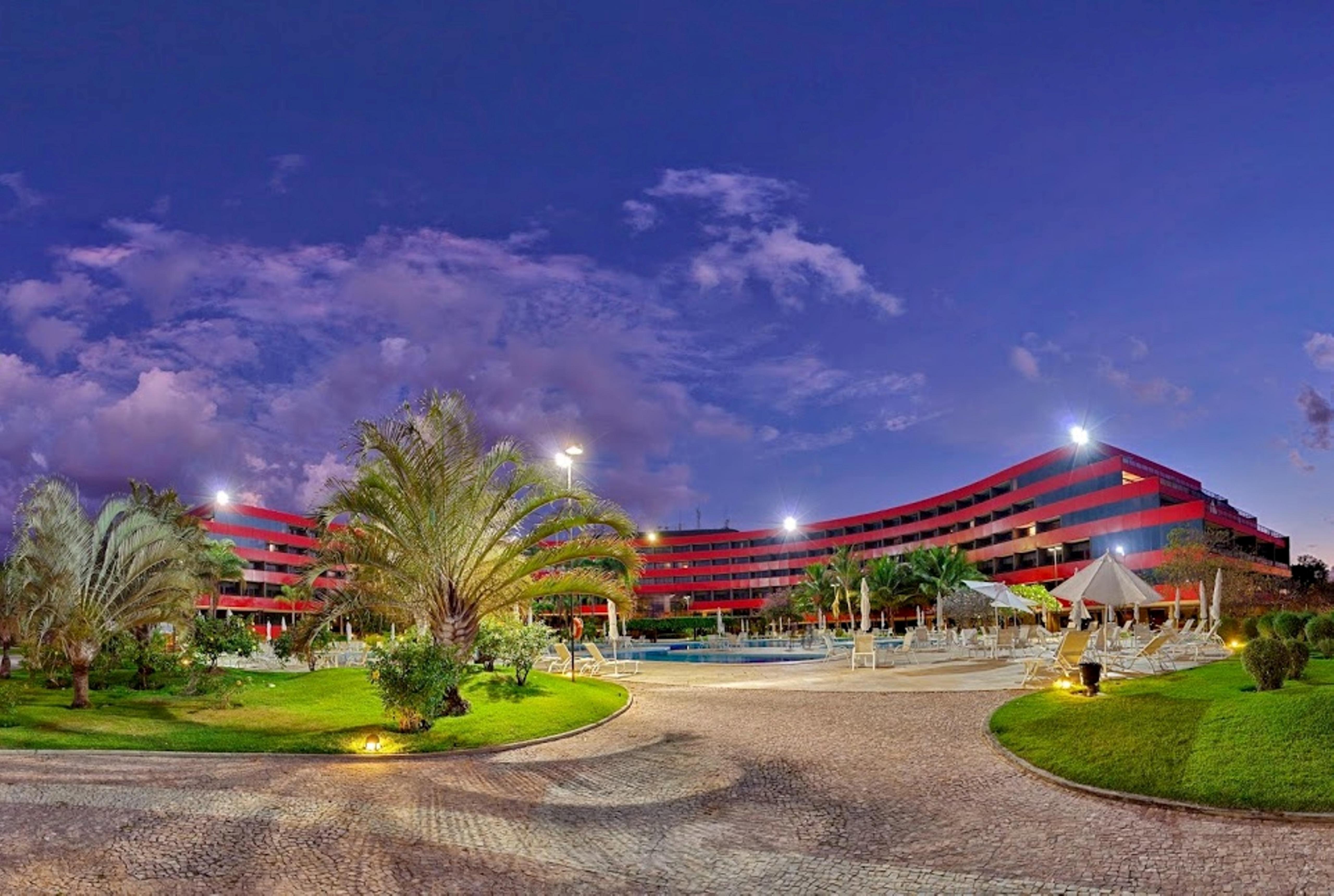 Royal Tulip Brasilia Alvorada Hotel ภายนอก รูปภาพ The hotel at night